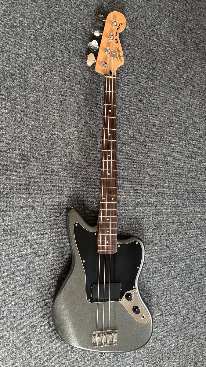 Baskytara Fender Squire Jaguar bass