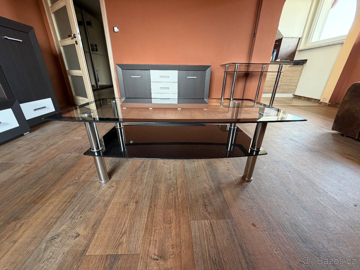Skleněný konferenční stolek