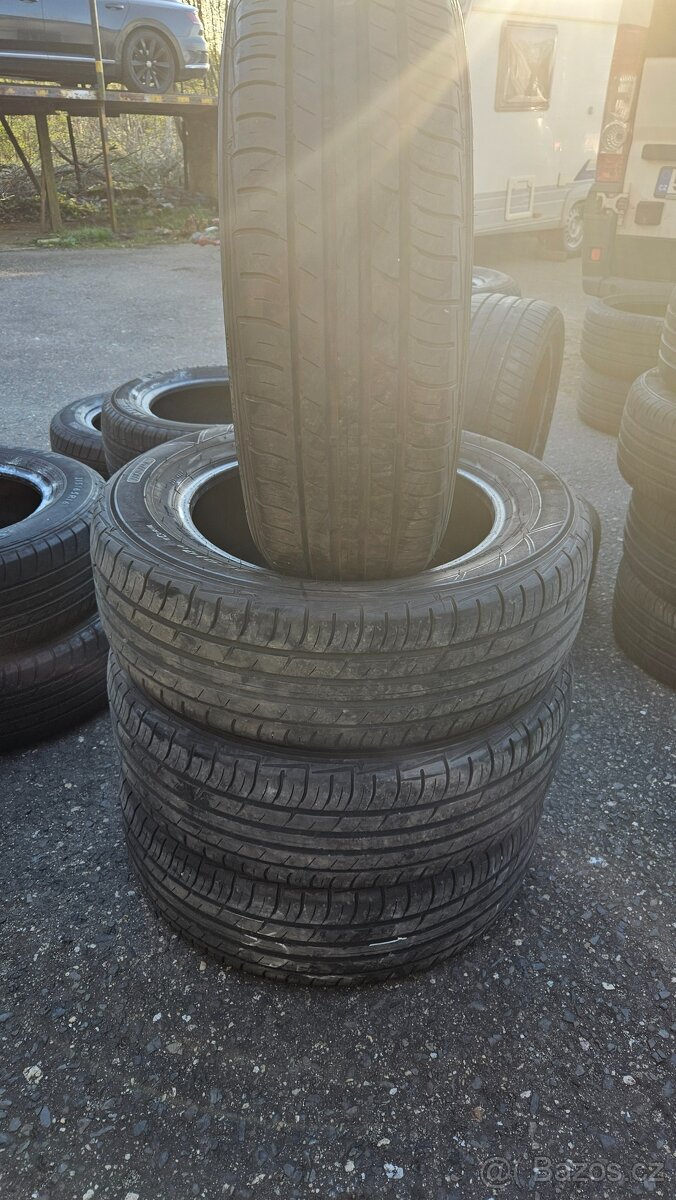 215/65R17