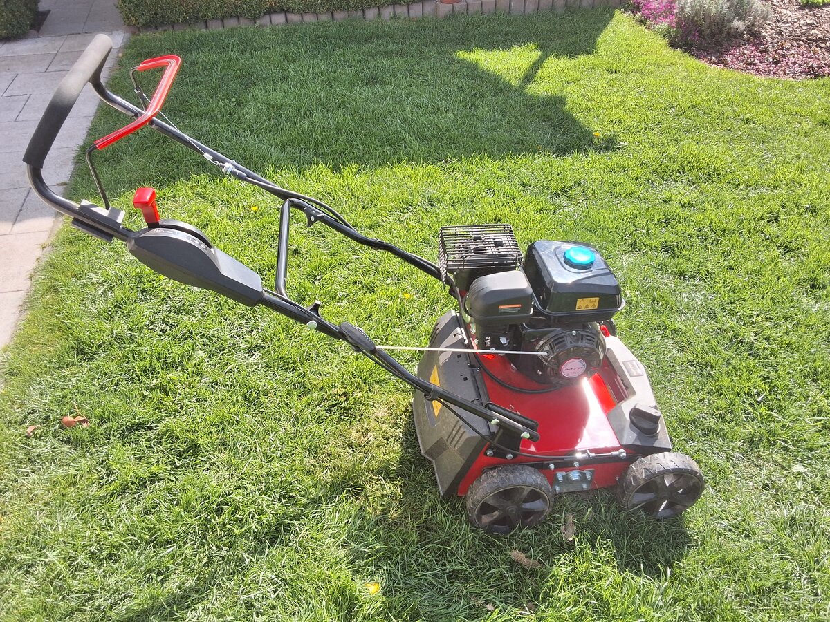 Benzínový vertikutator