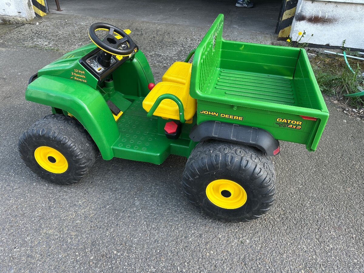 Dětské autíčko John Deere GATOR 4x2 hezký stav