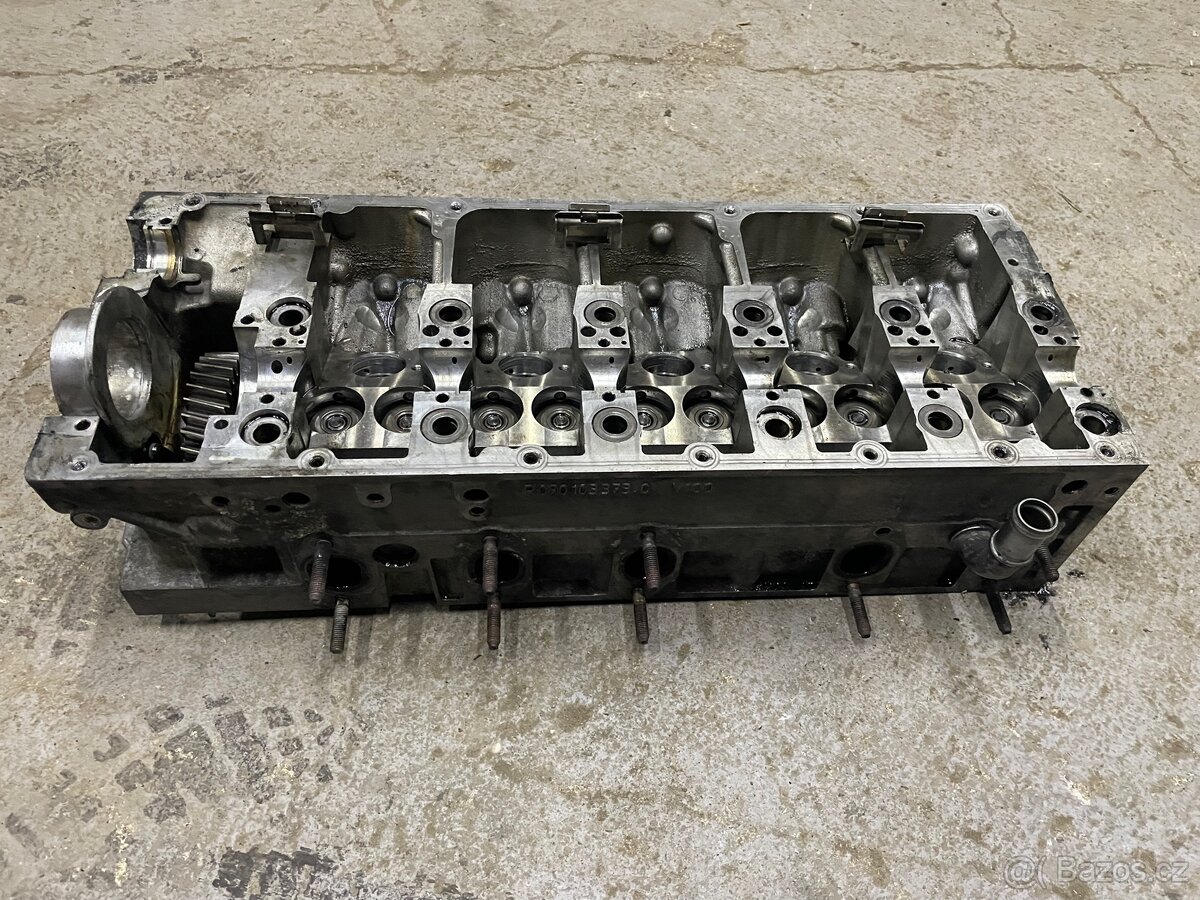 Hlava motoru VW T5 2.5 TDI 128 Kw BPC