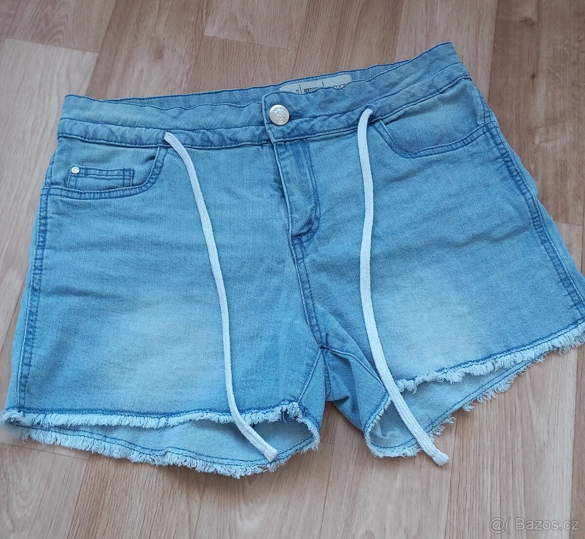 02 - Světle modré riflové kraťasy vel. L - XL