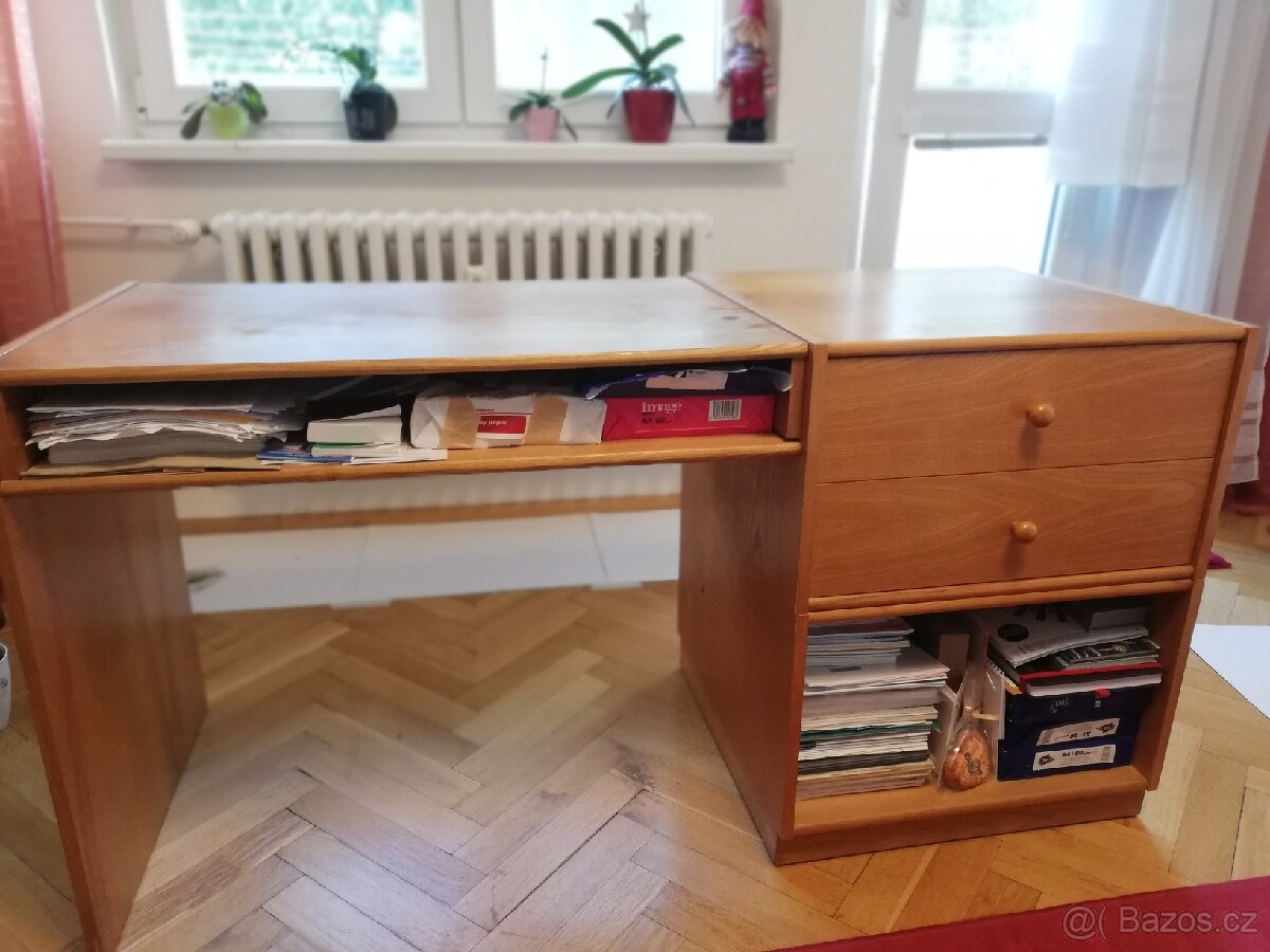 Psací stůl -