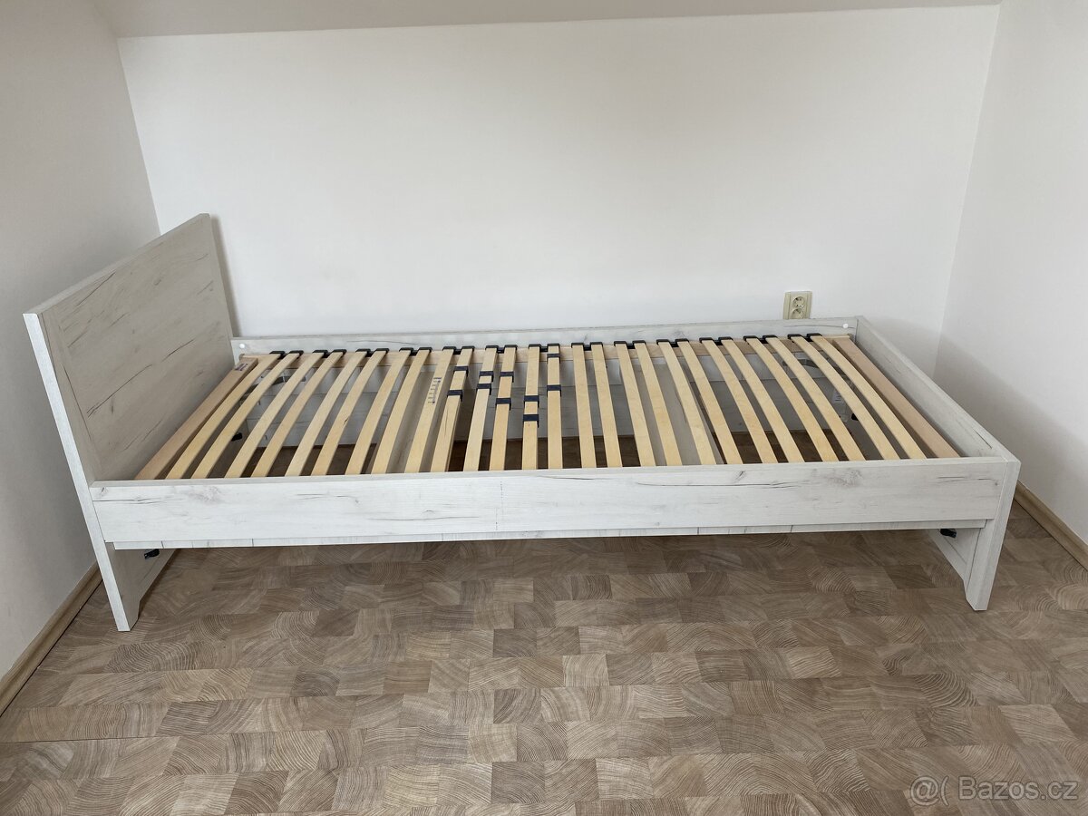 Postel se šuplíkem a roštem
