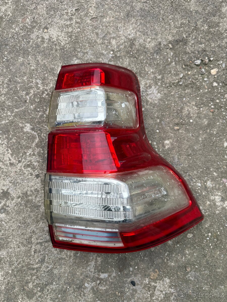 ZADNÍ SVĚTLO TOYOTA LAND CRUISER 150