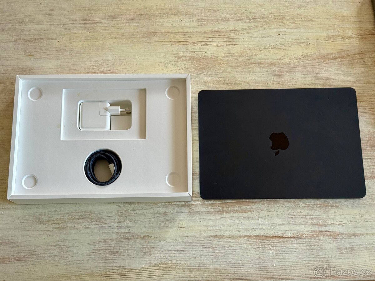 Apple MacBook Air M2 256 GB SSD, 8 GB RAM Midnight