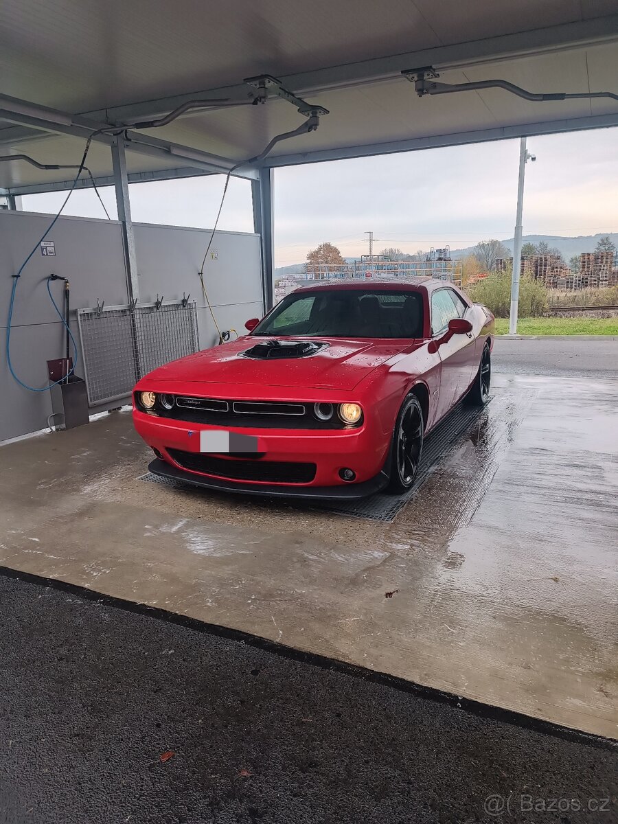 Dodge Challenger 5,7 hemi Shaker