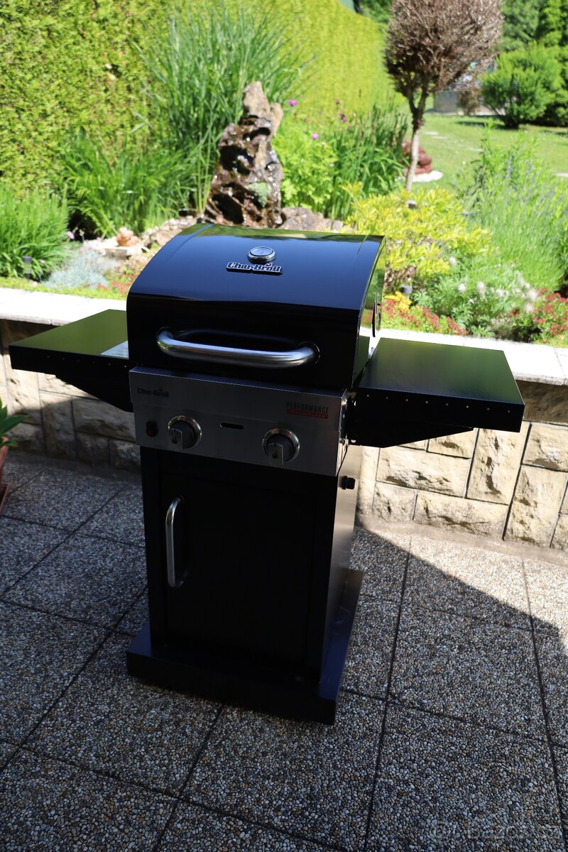 Plynový gril Char-Broil Performance 220B se dvěma hořáky