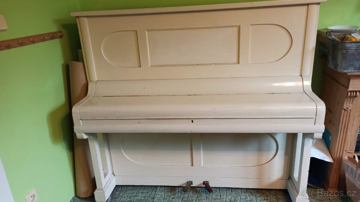 Prodám starožitné piano