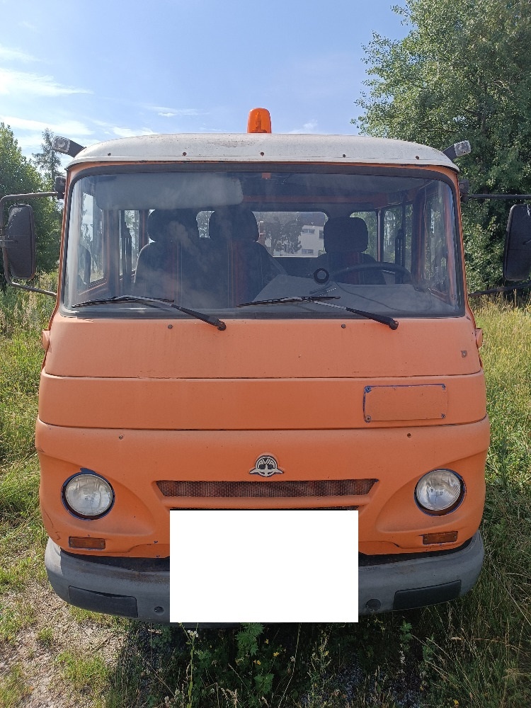Avia hákový nosič kontejnerů