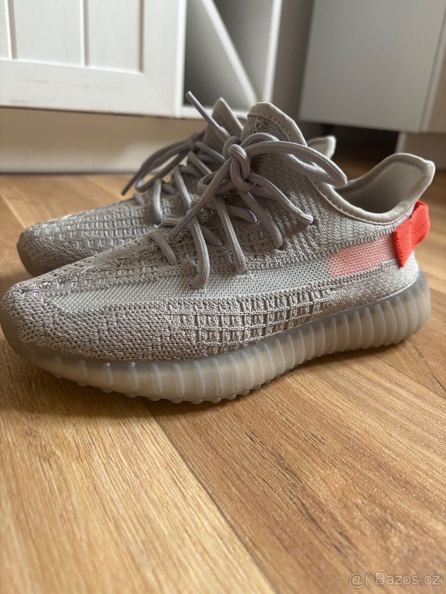 ADIDAS YEEZY BOOST 350 V2 TAIL LIGHT vel 37,5