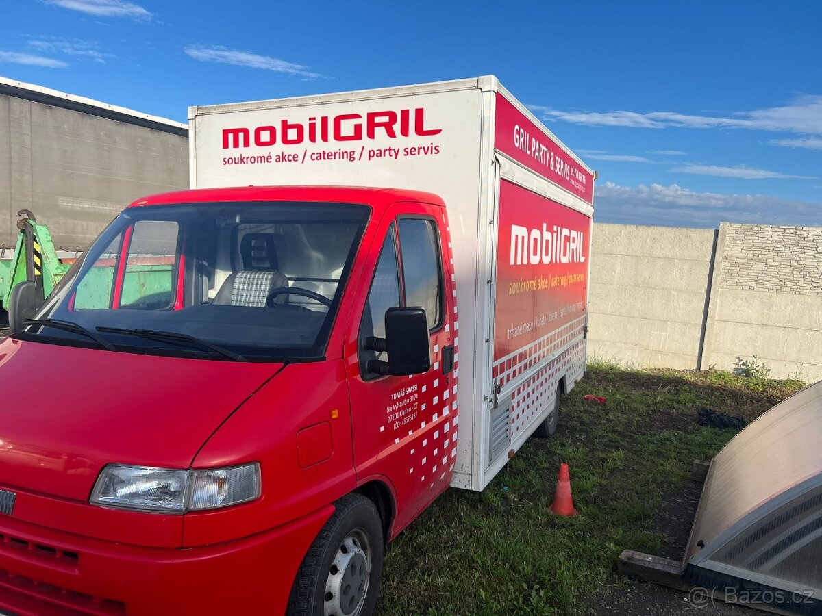 Food Truck, pojizdné občerstvením, gril na kuřata