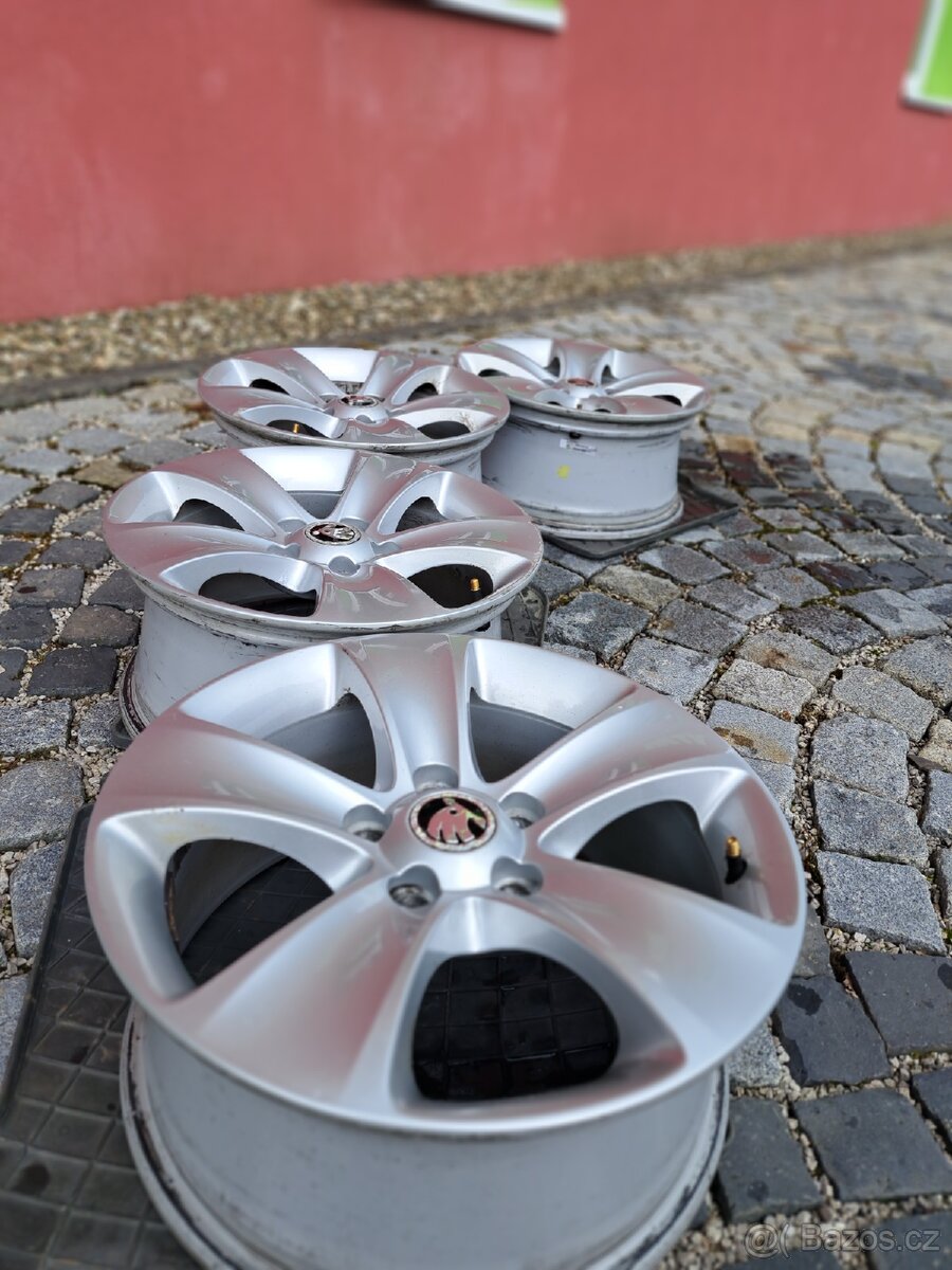 Prodám disky 7J x ET45; vhodné pro pneu 205/55 R16 91V