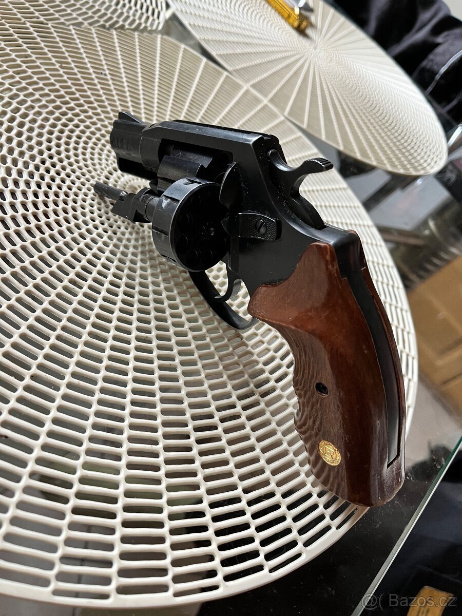 Flobertka Alfa model 620 revolver
