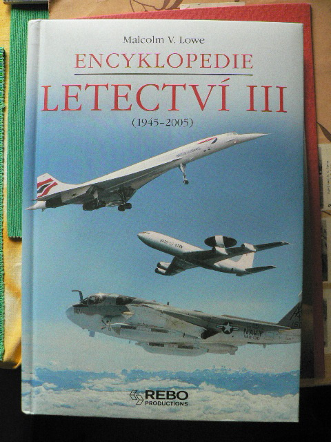 Knihy o letadlech, letcích a válce +další různé (viz fota)