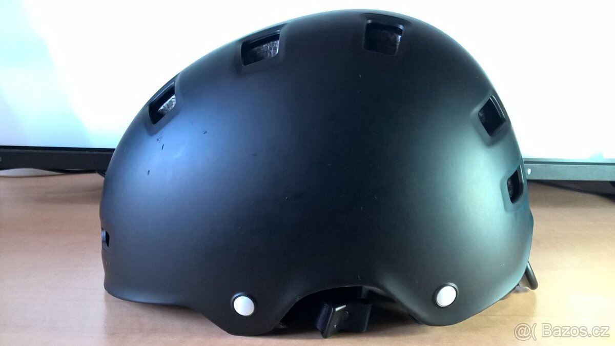 helma Oxelo MF500 vel. S (52 - 55 cm)