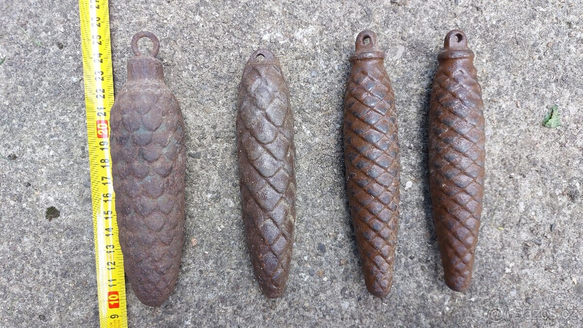 Závaží k hodinám - šišky