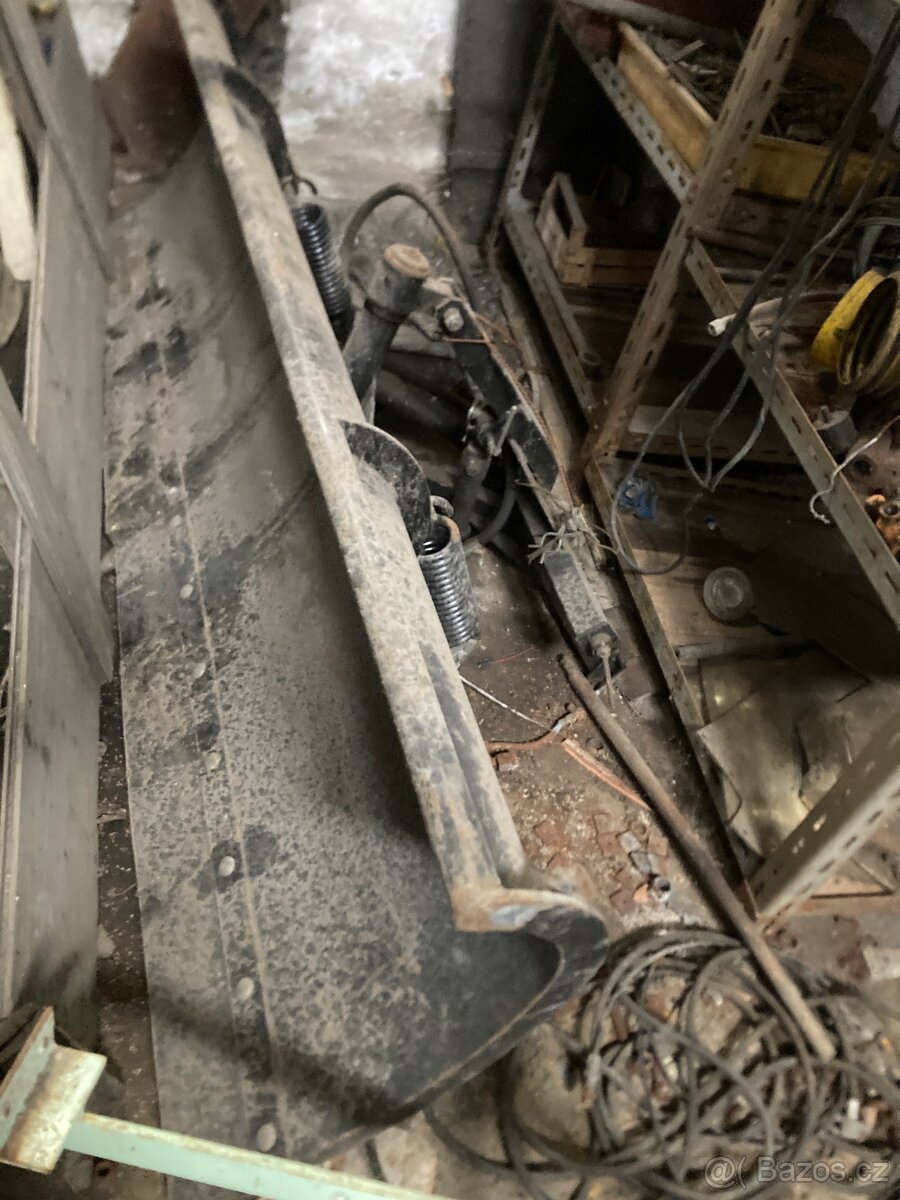 Čelní shrnovací radlice na sníh