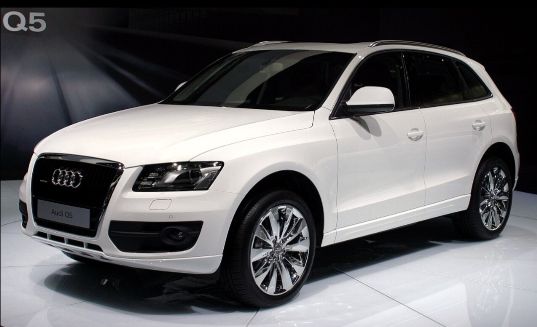 Levý přední světlomet Audi Q5 Bi-xenon