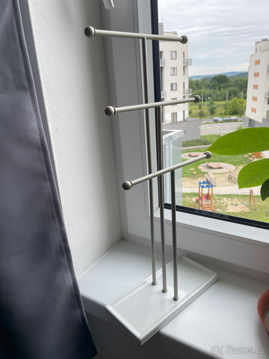 Stojan na šperky Trigem, Umbra