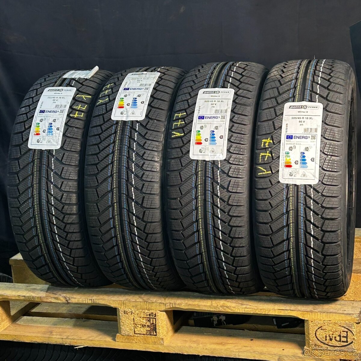NOVÉ Zimní pneu 225/45 R18 95V XL PointS