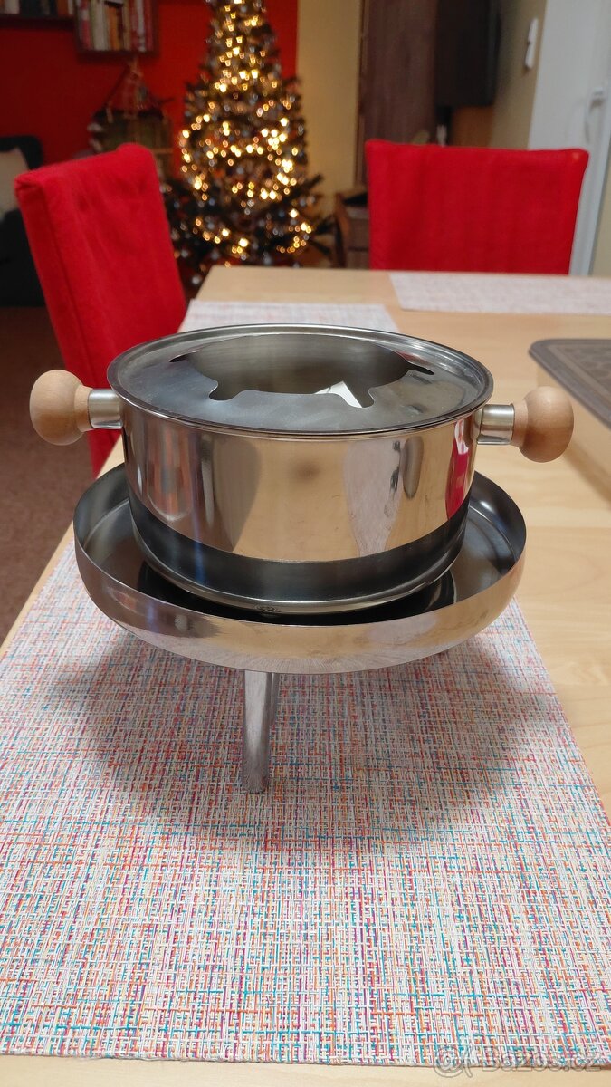 Fondy stojan s hrncem a příslušenstvím- zdarma