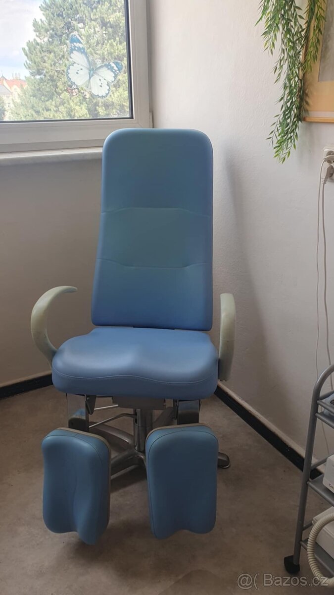 Pedikerske mechanické křeslo