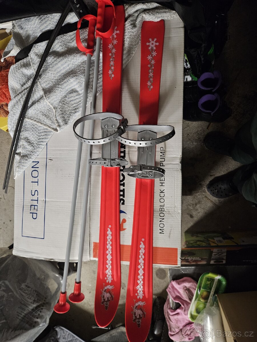 Dětské první lyže