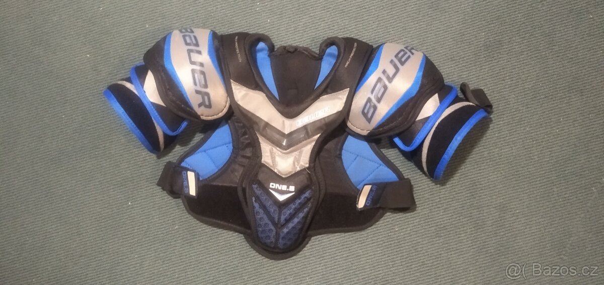 Hokejové ramena vesta