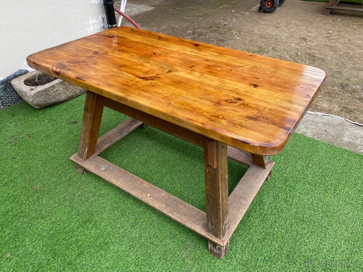 Masivní stůl borovice