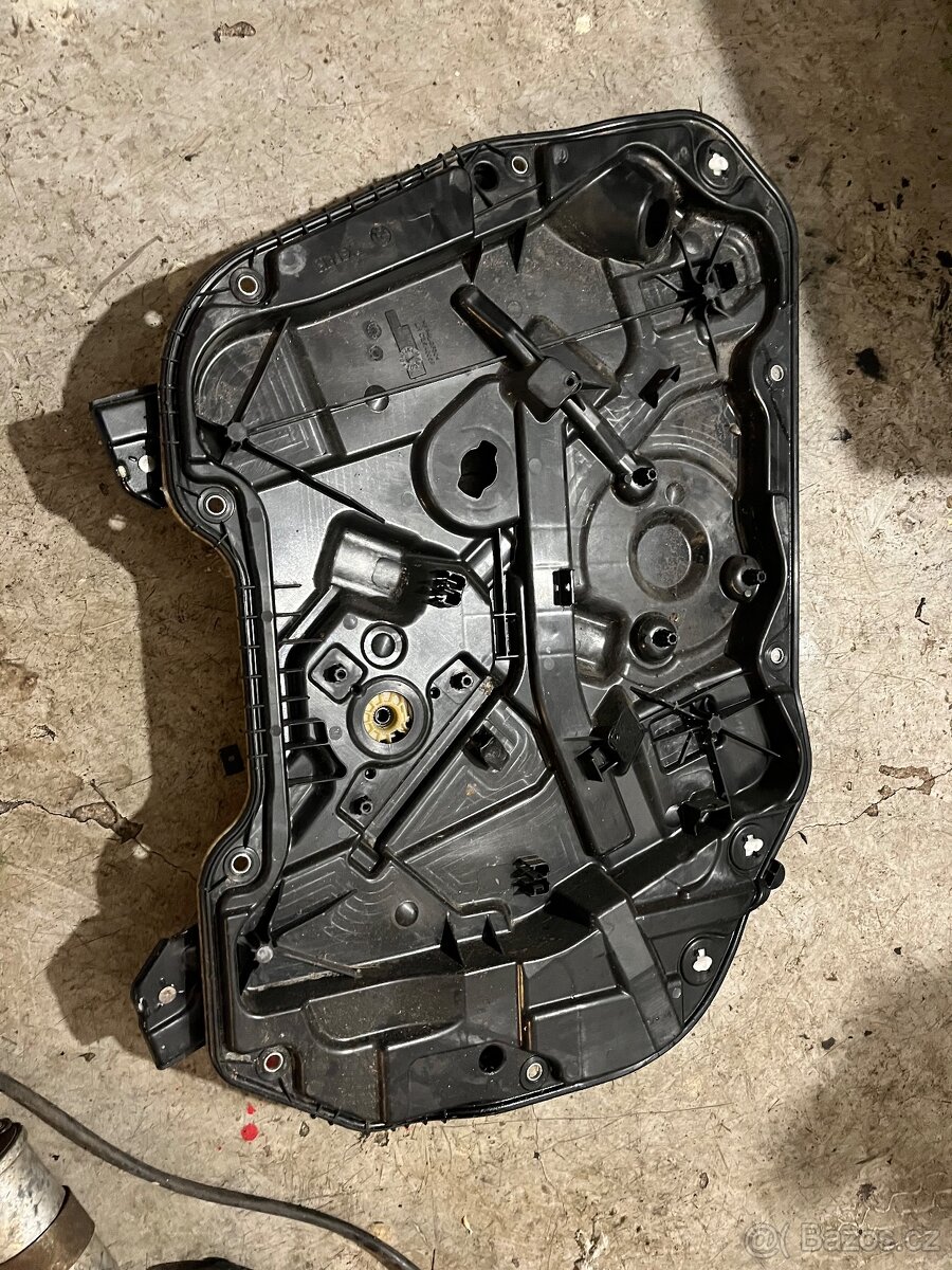 BMW 1-přední levá stahovačka