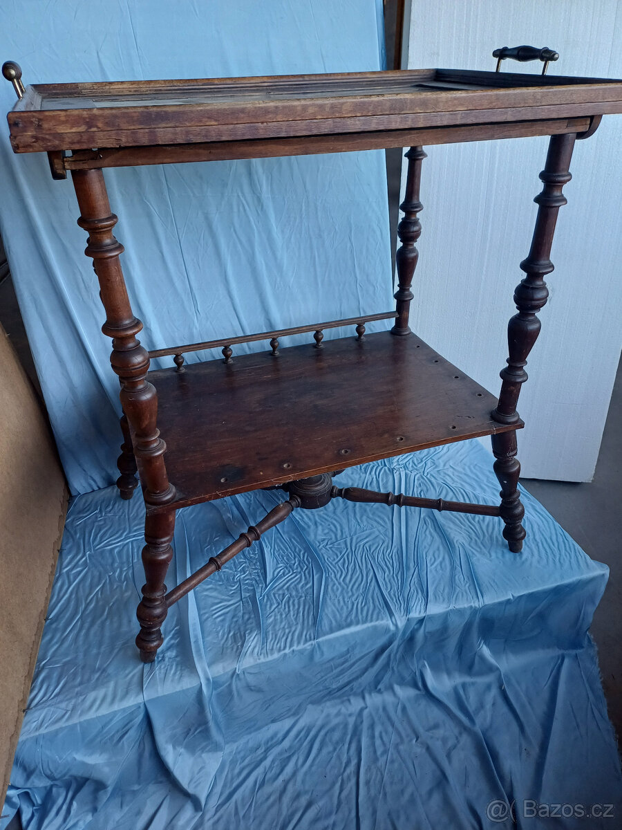 Starožitný servírovací stolek
