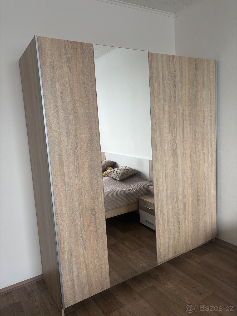 🇨🇿Prodají skříně