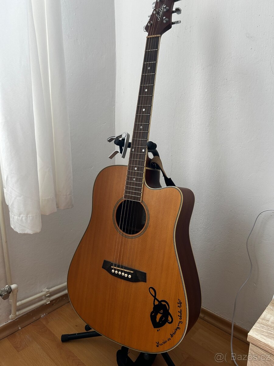 Elektro akustická kytara