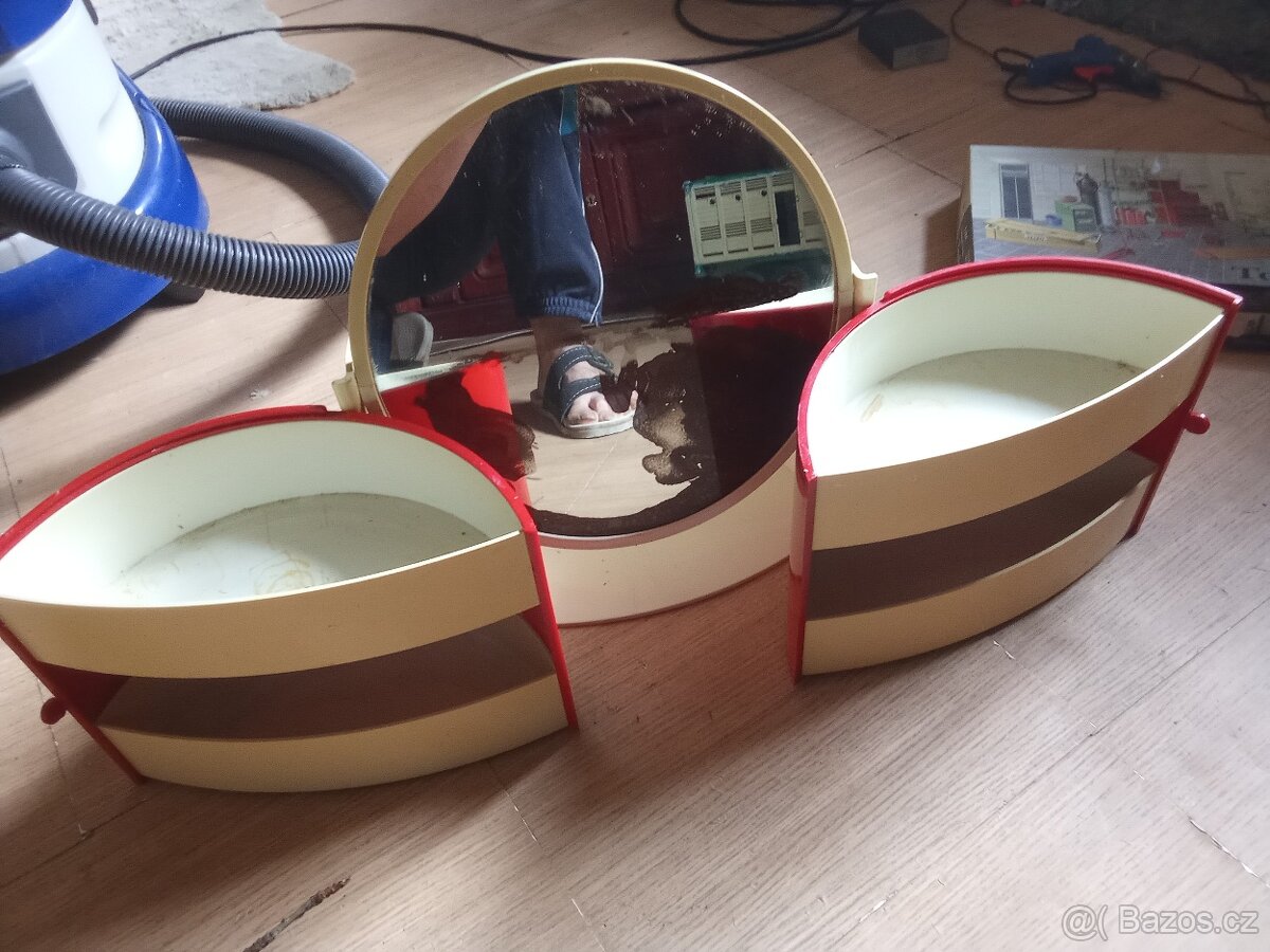 Prodám tuto retro skrinku