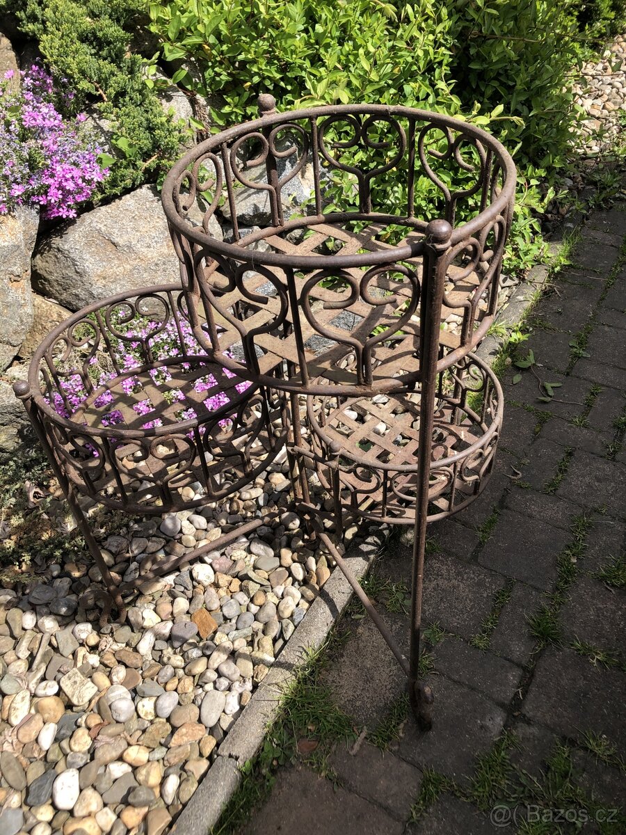 Košík železný na květiny