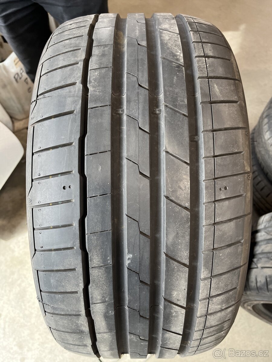 255/40 18 99Y