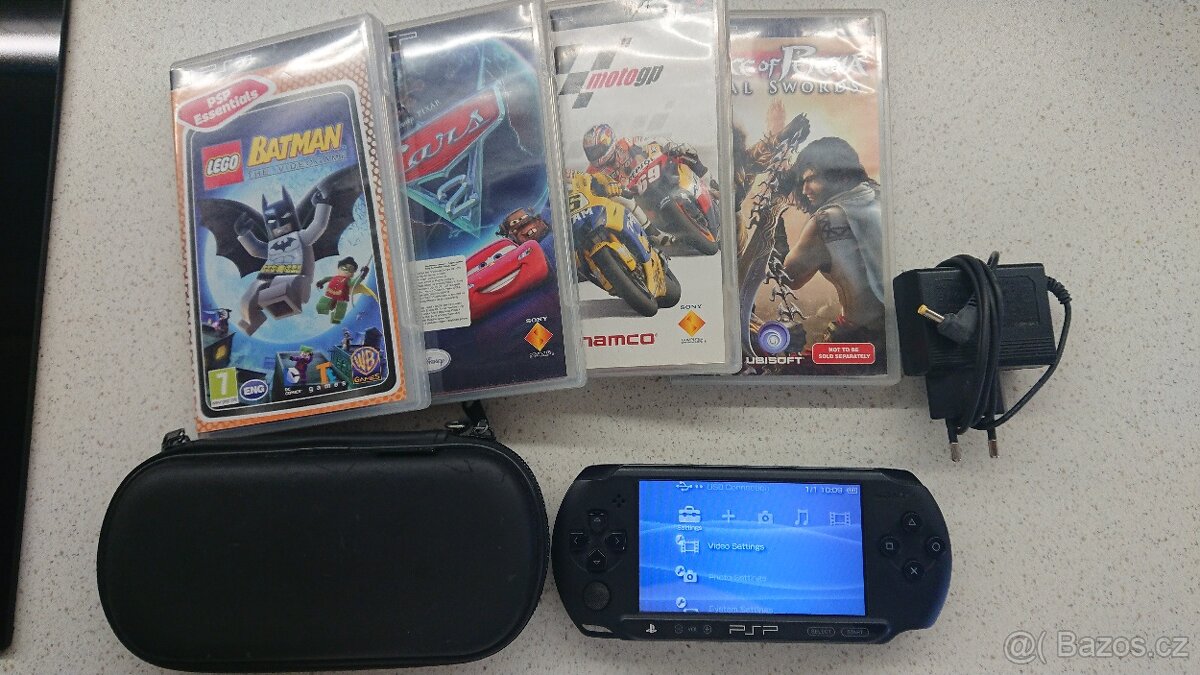 PSP + 4 hry + příslušenství