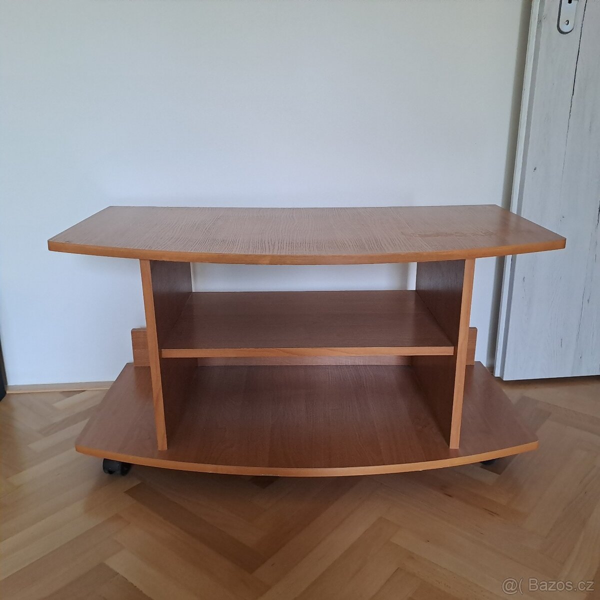 Televizní stolek za odvoz