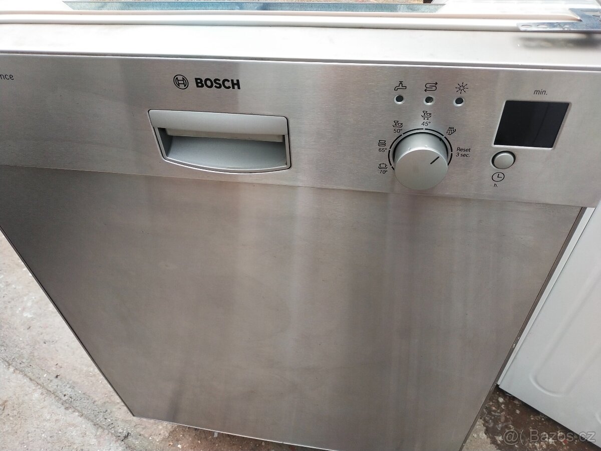Prodám myčku zn. Bosch o šíři 60 ---ZDARMA DOVEZU--