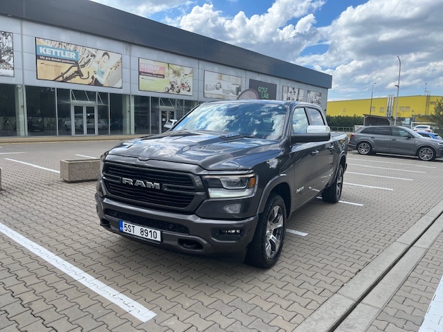 DODGE RAM 2019,5,7 Hemy LARAMIE 4X4/eTorque/8SPEED A/T
