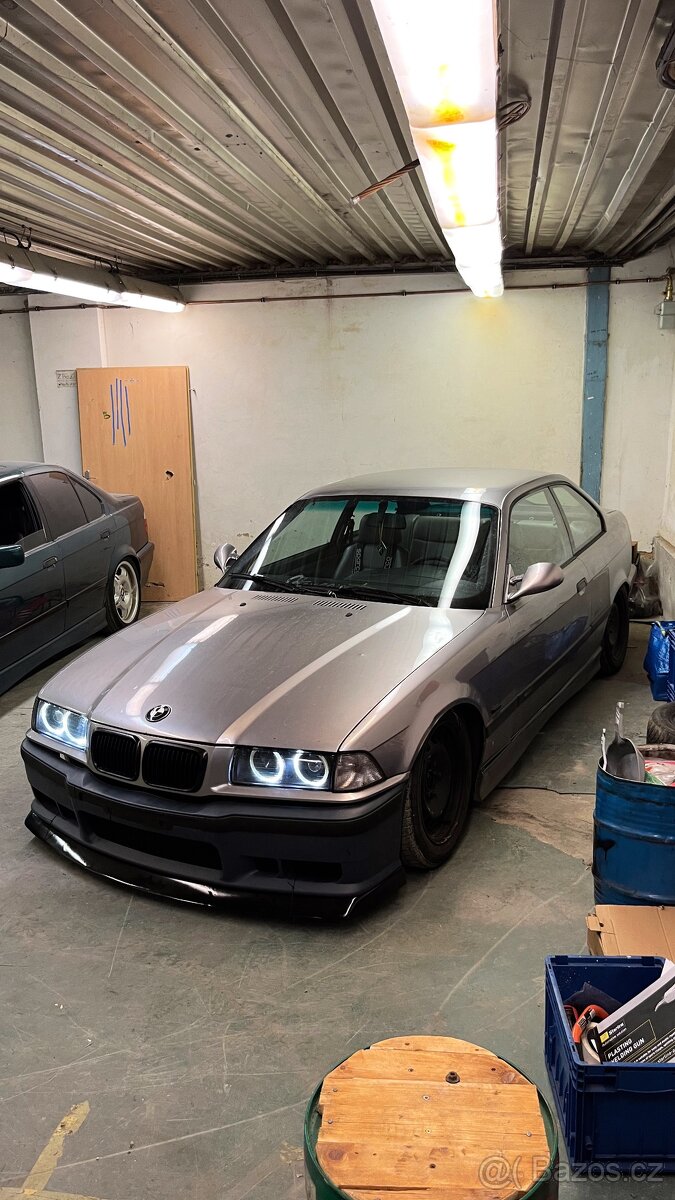 BMW e36 coupe 320i