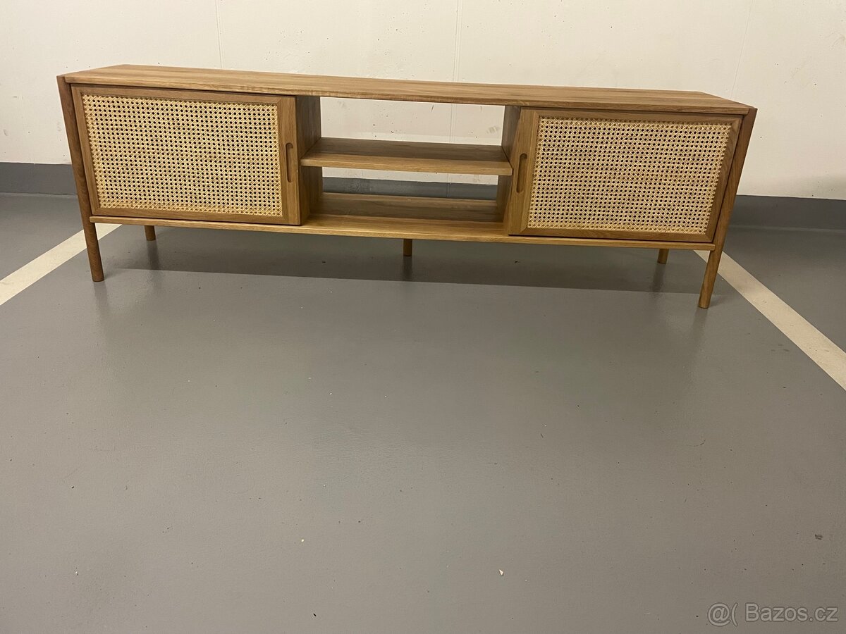 Dubový TV stolek Pola