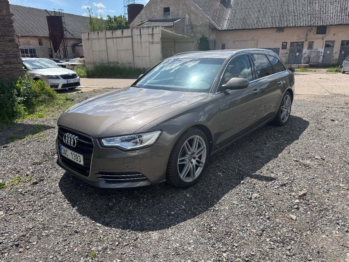 Prodám Audi A6 C7 lehce havarováno 2012 220t km mam potvrzen