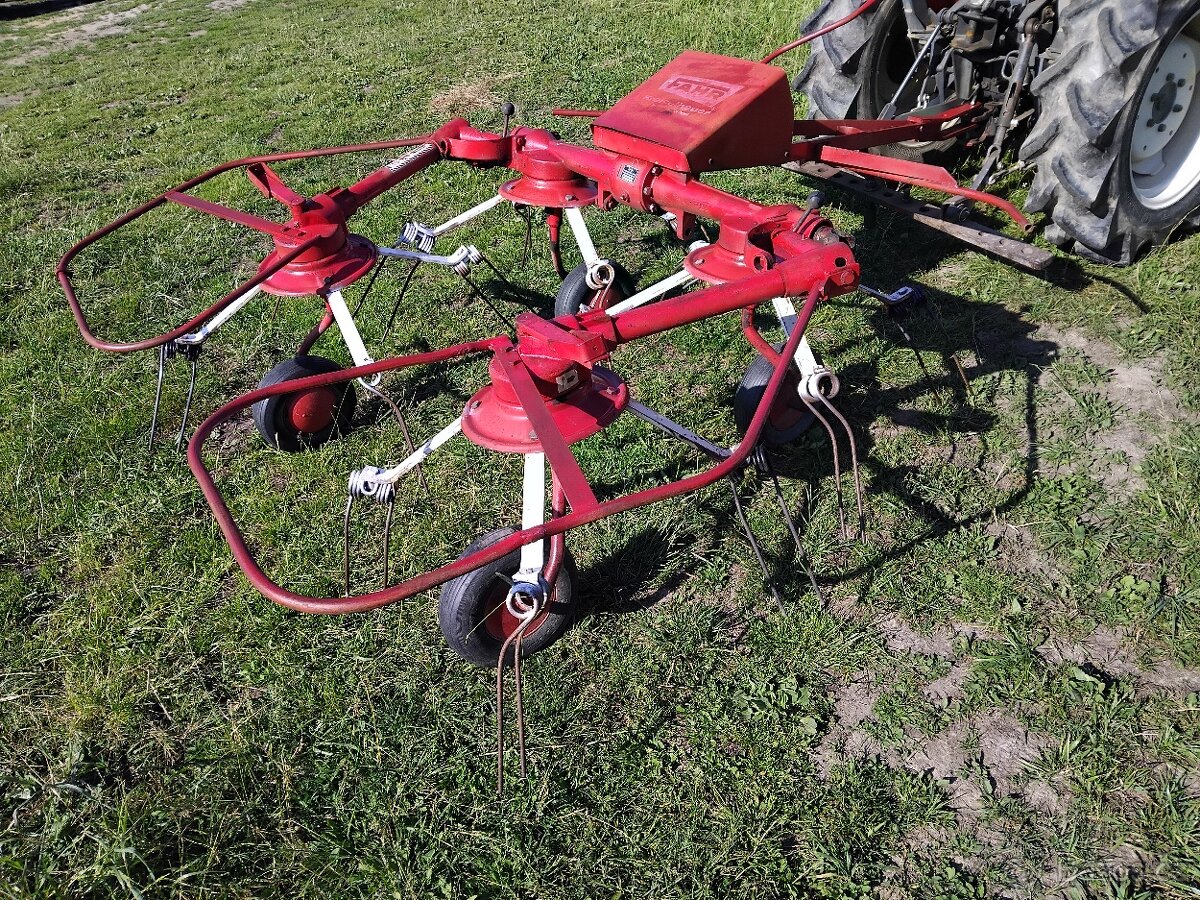Prodám 4 rotorový obraceč Deutz-Fahr 4,5