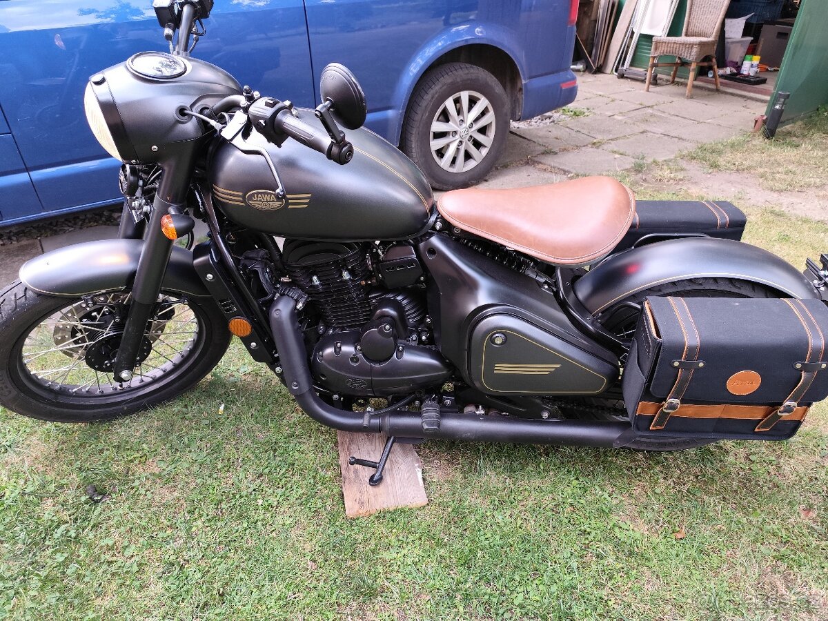 Indická Jawa 350 Pérák