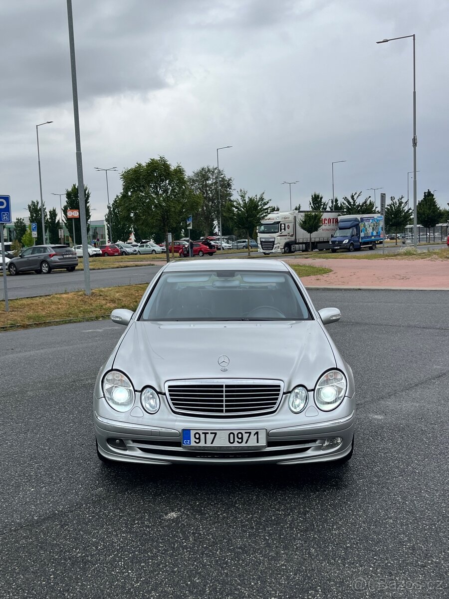 Mercedes W211