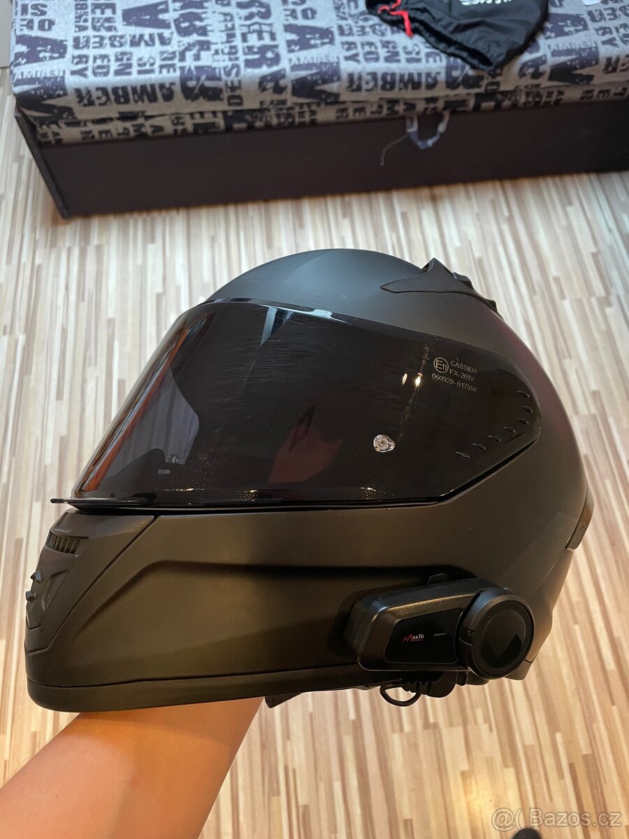 Cassida Aero Solid + intercom MaxTo M2