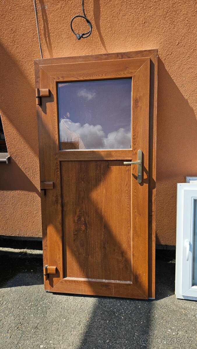 DVĚŘE VCHODOVÉ PVC - 900x1850 - STARŠÍ